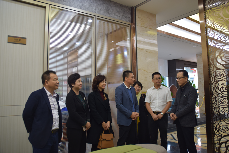 集團(tuán)一樓運(yùn)營(yíng)中心